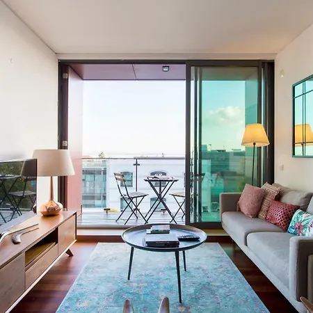 Amazing Tejo River View 2bdr Flat & Free Park! Apartamento