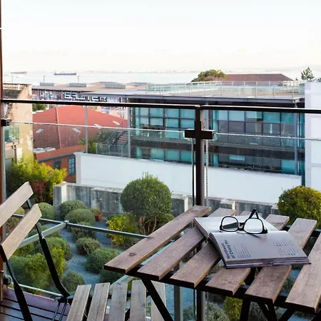 Amazing Tejo River View 2bdr Flat & Free Park! Lisboa