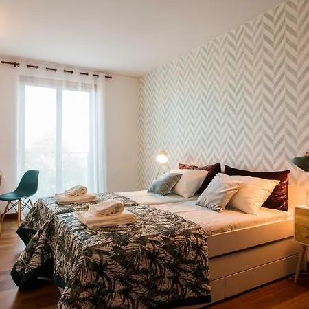 Amazing Tejo River View 2bdr Flat & Free Park!
